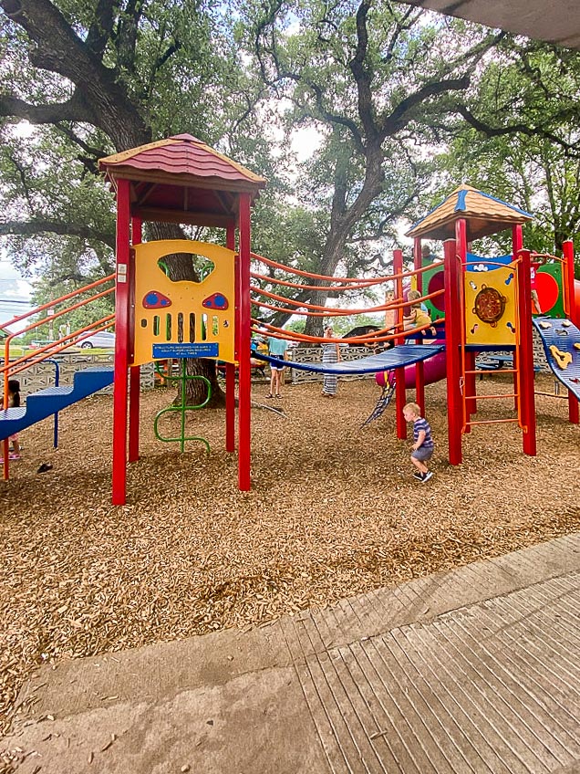 Austin restaurants with playgrounds | Phil's Ice House
