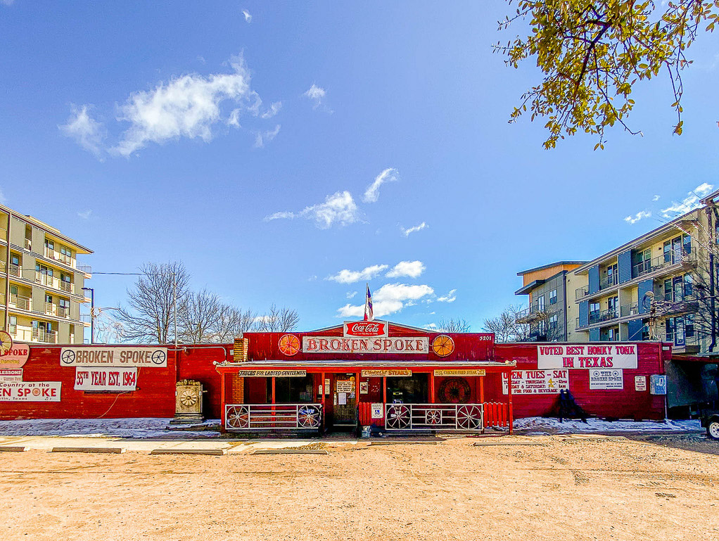 Go to a honky tonk | spring break ideas in Austin