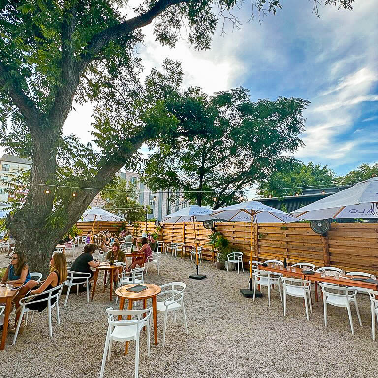 holiday on 7th holiday bar East Austin